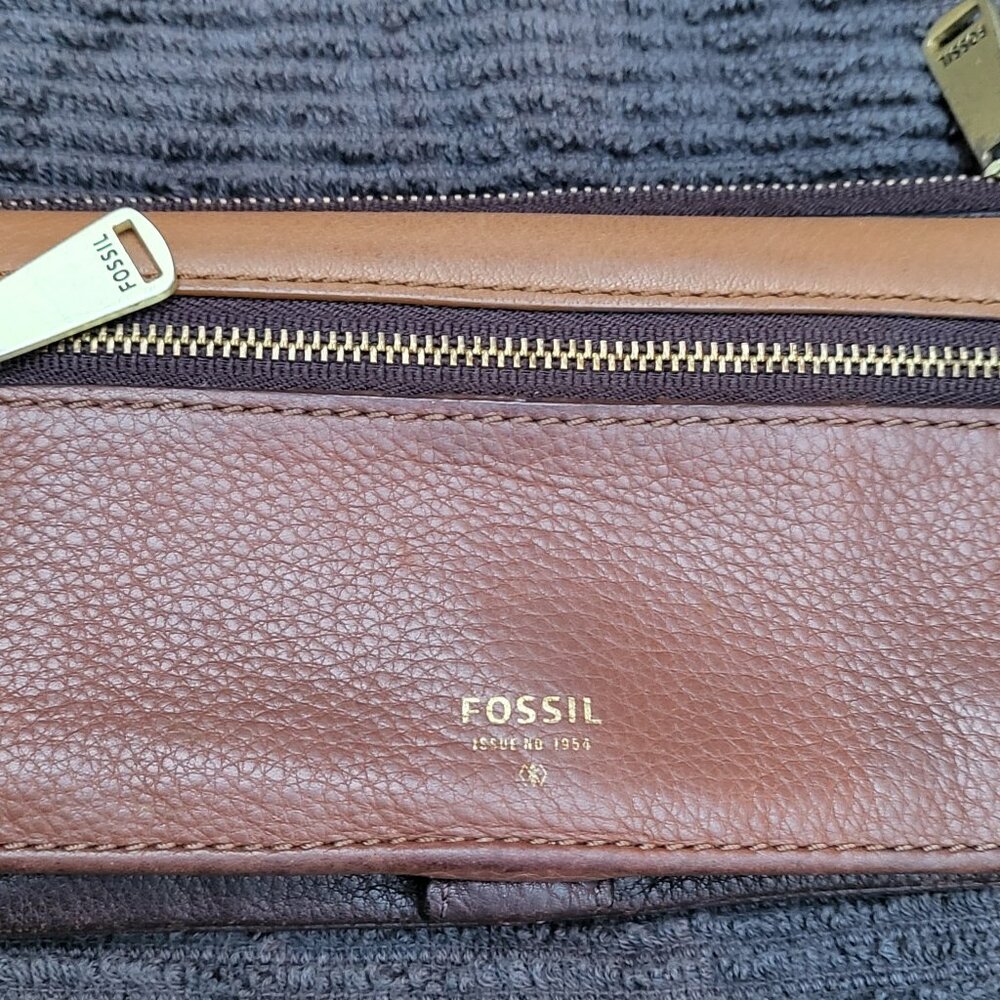 Fossil Issued No. 1954 Women's  Clutch Wallet
